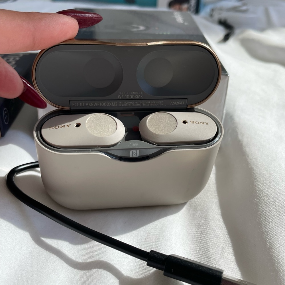 Sony - Wf-1000xm3 True Wireless Noise Canceling in-Ear Headphones - Picture 3 of 7